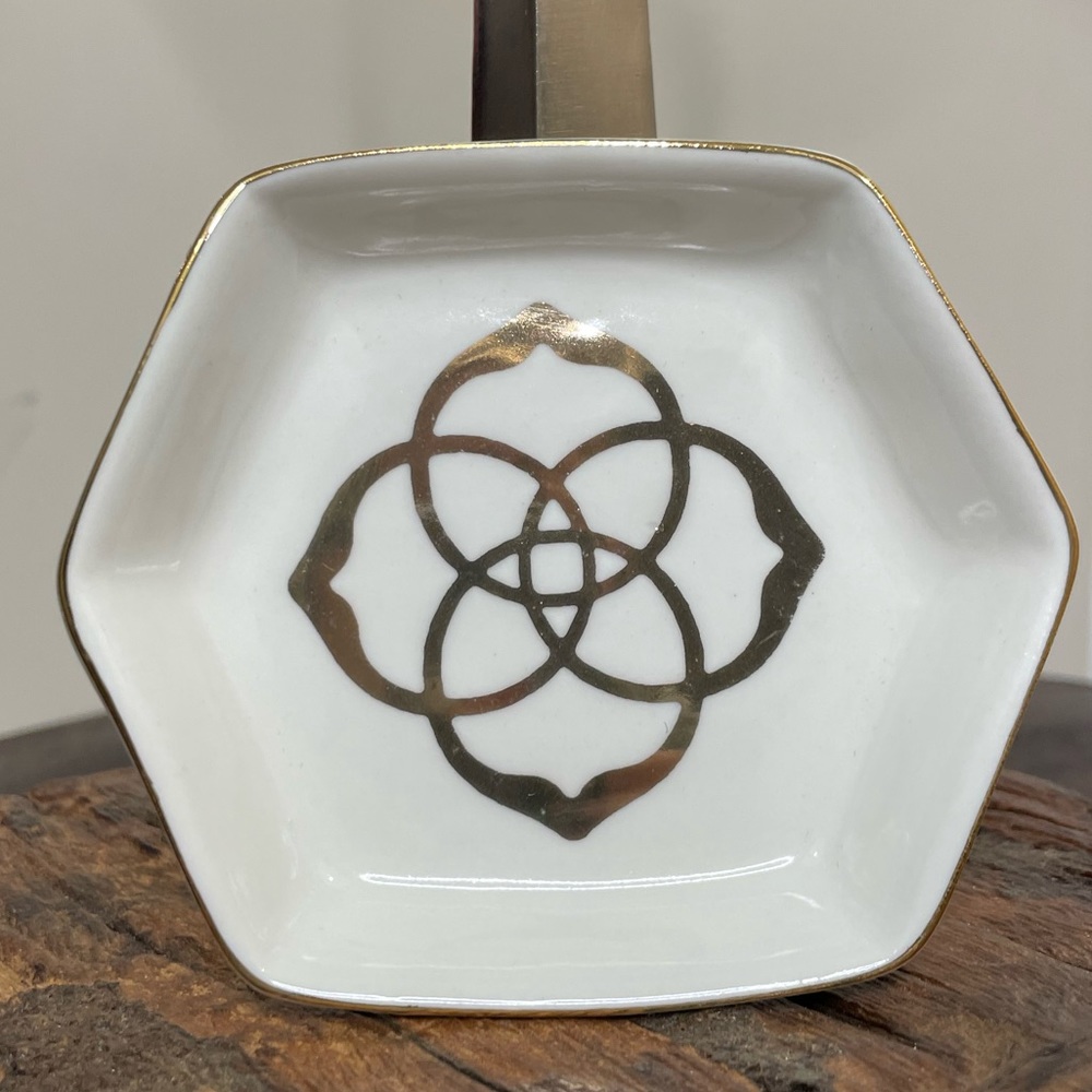 NWT Kendra Scott Ceramic Liesel Ring Dish Jewelry Tray - White!